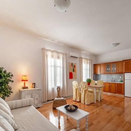 Seaview Stylish Flat In Andros - Walk To Beach Buitenkant foto
