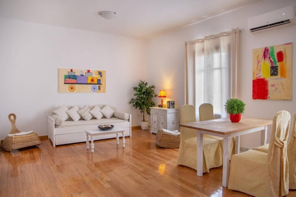 Seaview Stylish Flat In Andros - Walk To Beach Buitenkant foto