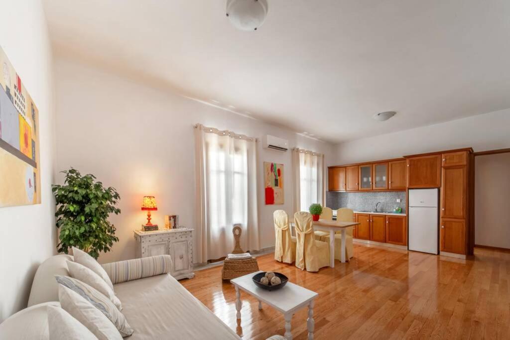 Seaview Stylish Flat In Andros - Walk To Beach Buitenkant foto